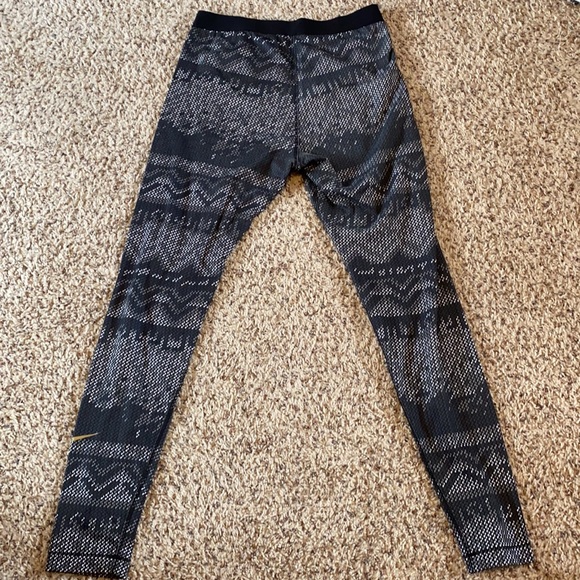 Nike Pro Yogas - Picture 2 of 3